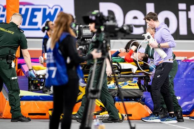 Sport Themen der Woche KW09 240302 Margot Chevrier of France after sustaining an injury when competing in women s pole vault final during day 2 of the 2024 World Athletics Indoor Championships on March 2, 2024 in Glasgow. Photo: Simon Hastegard BILDBYRAN kod SH SH0468 friidrott athletics friidrett 2023 world athletics championships world athletics championships budapest23 friidrotts-vm friidretts-vm vm sweden bbeng skada *** 240302 Margot Chevrier of France after sustaining an injury when competing in women s pole vault final during day 2 of the 2024 World Athletics Indoor Championships on March 2, 2024 in Glasgow Photo Simon Hastegard BILDBYRAN kod SH SH0468 friidrott athletics friidrett 2023 world athletics championships world athletics championships budapest23 friidrotts vm friidretts vm vm sweden bbeng skada  Copyright: SIMONxHASTEGARD BB240302SH077