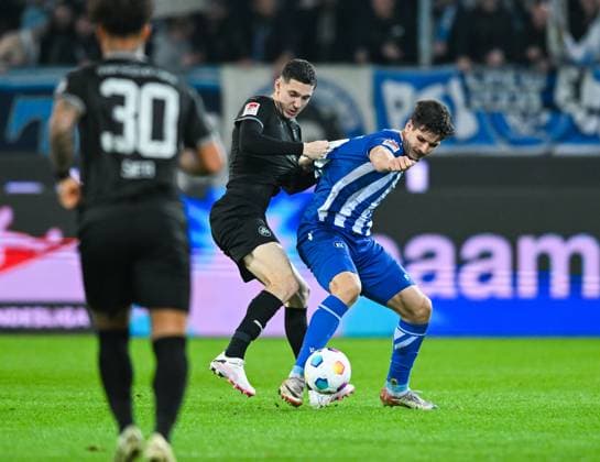 Germany, Karlsruhe, 02.03.2024, BBBank Wildpark, Karlsruher SC vs SpVgg Greuther Fuerth - 2. Bundesliga, Igor Matanovic (Karlsruher SC) und Damian Michalski (SpVgg Greuther Fuerth) battle for the ball Karlsruhe BBBank Wildpark Baden-Wuerttemberg Germany
