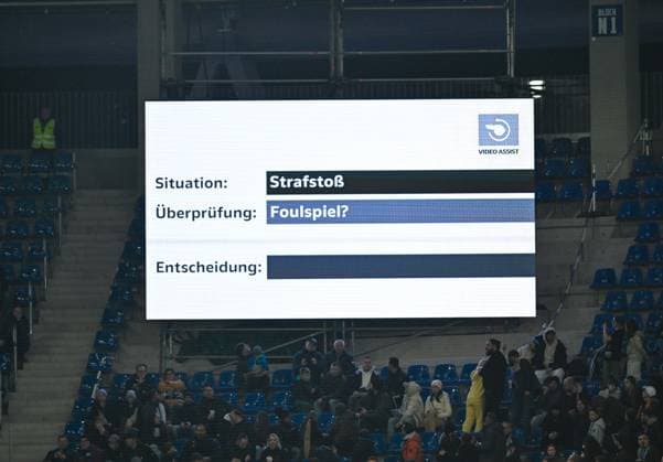 Germany, Karlsruhe, 02.03.2024, BBBank Wildpark, Karlsruher SC vs SpVgg Greuther Fuerth - 2. Bundesliga, . Video Assistant Referee with a decision Karlsruhe BBBank Wildpark Baden-Wuerttemberg Germany