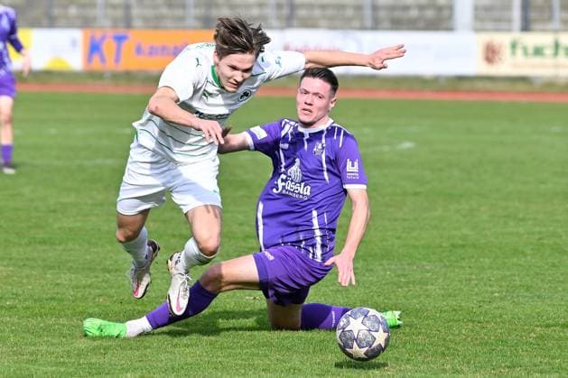 02.03.2024 - Fussball - Saison 2023 2024 - Regionalliga Bayern - 23. Spieltag: FC Eintracht Bamberg - SpVgg Greuther Fürth Fuerth II U23 - hmi - xhaxisx - Tobias Linz (11, FC Eintracht Bamberg ) foult Sebastian Müller Mueller (16, SpVgg Greuther Fürth II )