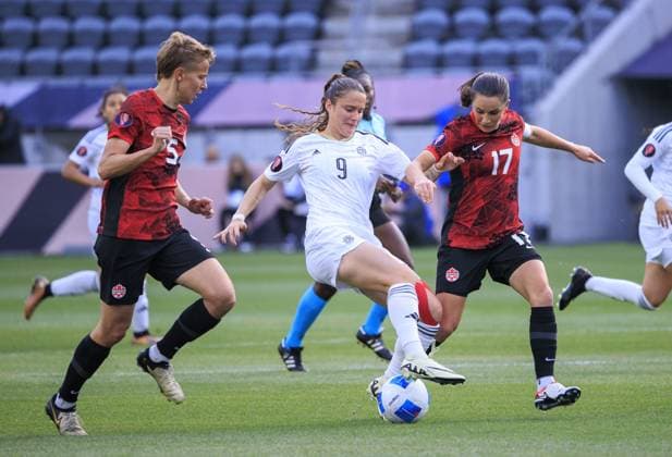 March 2, 2024, Los Angeles, California, USA: Maria Paula Salas 9 of Costa Rica attempts to pass Quinn 5 and Jessie Fleming 17 of Canada during the 2024 Concacaf W Gold Cup Quarterfinal match on Saturday March 2, 2024 at BMO Stadium in Los Angeles, California. ARIANA RUIZ PI Los Angeles U.S - ZUMAp124 20240302_zaa_p124_017 Copyright: xArianaxRuizx