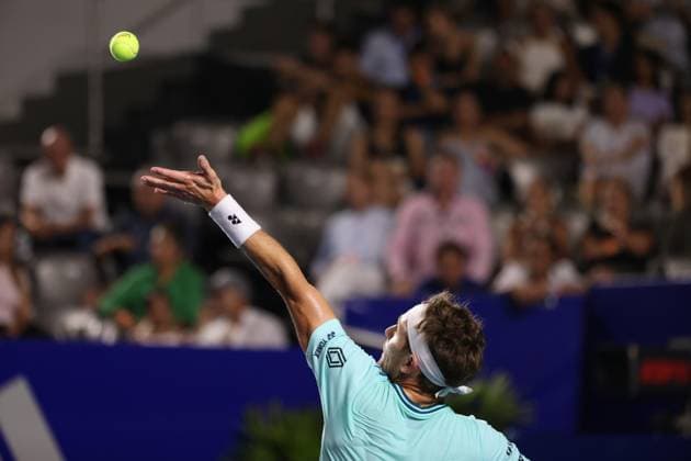 (240303) -- ACAPULCO, March 3, 2024 -- Norway s Casper Ruud serves during the men s singles final against Australia s Alex De Minaur at the 2024 ATP, Tennis Herren Mexican Open tennis tournament in Acapulco, Mexico, March 2, 2024. ) (SP)MEXICO-ACAPULCO-TENNIS-ATP-MEXICAN OPEN-FINAL LixMengxin 