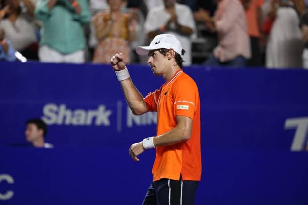 (240303) -- ACAPULCO, March 3, 2024 -- Australia s Alex De Minaur celebrates after winning the men s singles final against Norway s Casper Ruud at the 2024 ATP, Tennis Herren Mexican Open tennis tournament in Acapulco, Mexico, March 2, 2024. ) (SP)MEXICO-ACAPULCO-TENNIS-ATP-MEXICAN OPEN-FINAL LixMengxin 