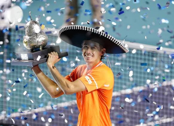 (240303) -- ACAPULCO, March 3, 2024 -- Champion Australia s Alex De Minaur celebrates during the awarding ceremony for the men s singles event at the 2024 ATP, Tennis Herren Mexican Open tennis tournament in Acapulco, Mexico, March 2, 2024. (Photo by Xinhua) (SP)MEXICO-ACAPULCO-TENNIS-ATP-MEXICAN OPEN-FINAL FranciscoxCanedo 