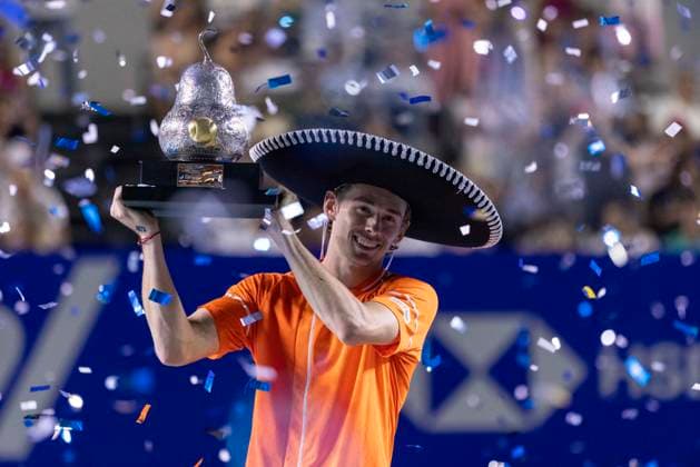 (240303) -- ACAPULCO, March 3, 2024 -- Champion Australia s Alex De Minaur celebrates during the awarding ceremony for the men s singles event at the 2024 ATP, Tennis Herren Mexican Open tennis tournament in Acapulco, Mexico, March 2, 2024. ) (SP)MEXICO-ACAPULCO-TENNIS-ATP-MEXICAN OPEN-FINAL LixMengxin 