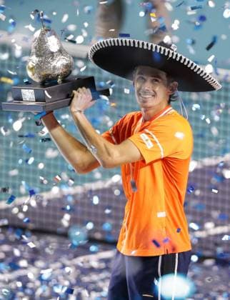 (240303) -- ACAPULCO, March 3, 2024 -- Champion Australia s Alex De Minaur celebrates during the awarding ceremony for the men s singles event at the 2024 ATP, Tennis Herren Mexican Open tennis tournament in Acapulco, Mexico, March 2, 2024. (Photo by Xinhua) (SP)MEXICO-ACAPULCO-TENNIS-ATP-MEXICAN OPEN-FINAL FranciscoxCanedo 