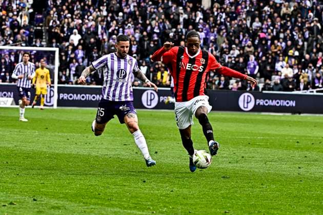 Aron Donnum (tfc) vs Paulino (ogc) FOOTBALL : Toulouse vs Nice - 24eme Journee de Ligue1 UBEREATS - Toulouse - 03 03 2024 ThierryBreton Panoramic 