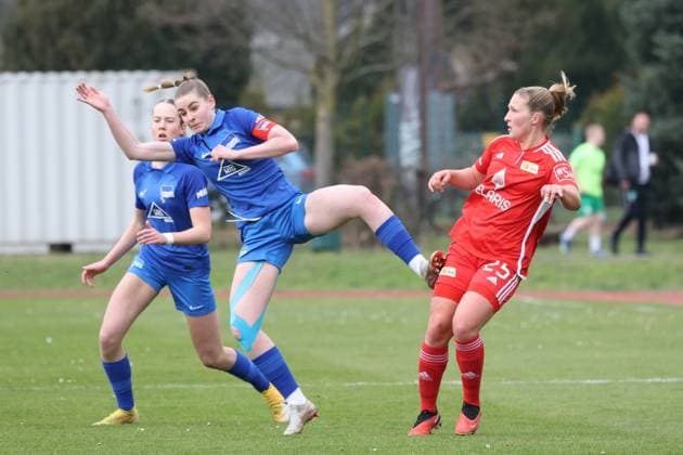 DEU, Pokal, 1FC Union vs. Hertha BSC Frauen, 03.03.2024, Fritz-Lesch-Sportplatz, Berlin, DEU, Pokal, 1FC Union vs. Hertha BSC Frauen, im Bild Dina Orschmannin (1.FC Union Berlin 25), ELINA FRIEAUFF (Hertha BSC Frauen 6) DFL - regulations prohibit any use of Photographs as image sequences and or quasi-video Foto: Juergen Engler nordphoto GmbH