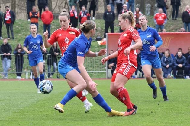 DEU, Pokal, 1FC Union vs. Hertha BSC Frauen, 03.03.2024, Fritz-Lesch-Sportplatz, Berlin, DEU, Pokal, 1FC Union vs. Hertha BSC Frauen, im Bild Lisa Heiseler (1.FC Union Berlin 7), Dina Orschmannin (1.FC Union Berlin 25), SVENJA POOCK (Hertha BSC Frauen 4) DFL - regulations prohibit any use of Photographs as image sequences and or quasi-video Foto: Juergen Engler nordphoto GmbH