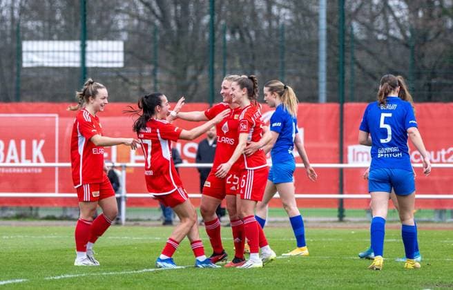 Fussball, Frauen, Saison 2023 2024, BFV-Pokal Polytan-Pokal (Viertelfinale), 1. FC Union Berlin - Hertha BSC, v. l. Lisa Heiseler (1. Frauen 1. FC Union), Athanasia Moraitou (1. Frauen 1. FC Union), Dina Orschmann (1. Frauen 1. FC Union), Celine Frank (1. Frauen 1. FC Union), Nora Giannori (Hertha BSC), Jubel nach Tor zum 1:0, 03.03. 2024, Copyright: xMatthiasxKochx
