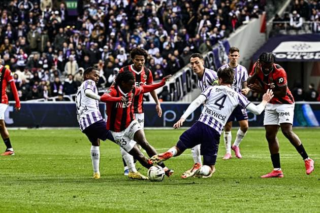 Jordan Lotomba (ogc) vs Stijn Spierings (tfc) FOOTBALL : Toulouse vs Nice - 24eme Journee de Ligue1 UBEREATS - Toulouse - 03 03 2024 ThierryBreton Panoramic 