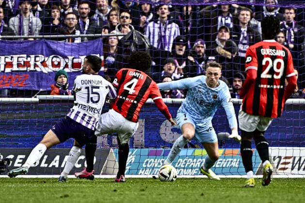 Marcin Bulka (ogc) FOOTBALL : Toulouse vs Nice - 24eme Journee de Ligue1 UBEREATS - Toulouse - 03 03 2024 ThierryBreton Panoramic 