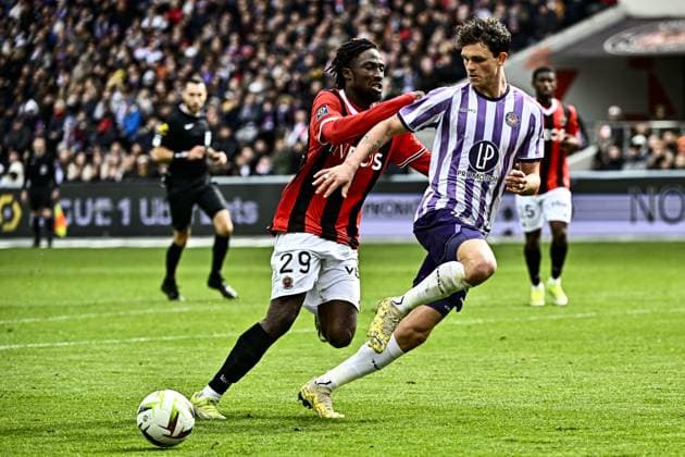 Evann Guessand (ogc) vs Rasmus Nicolaisen (tfc) FOOTBALL : Toulouse vs Nice - 24eme Journee de Ligue1 UBEREATS - Toulouse - 03 03 2024 ThierryBreton Panoramic 