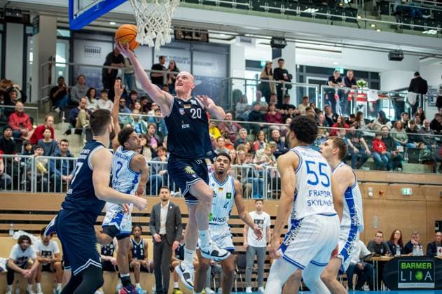 Sport Themen der Woche KW09 Sport Bilder des Tages Emil Marshall (Giants Düsseldorf,No.20) geht hoch zum Korb DEU, Düsseldorf, 03.03.2024 BARMER 2.Basketball Bundesliga - ProA Saison 2023 2024, ART Giants Düsseldorf - Fraport Skyliners *** Emil Marshall Giants Düsseldorf,No 20 goes up to the basket DEU, Düsseldorf, 03 03 2024 BARMER 2 Basketball Bundesliga ProA Season 2023 2024, ART Giants Düsseldorf Fraport Skyliners