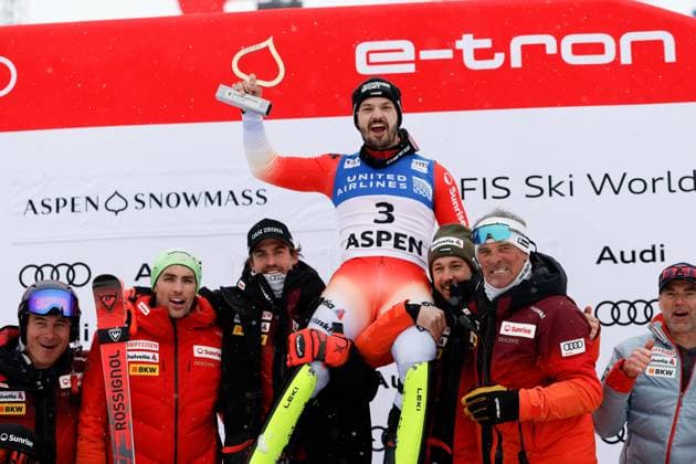 Sport Themen der Woche KW09 Sport Bilder des Tages ALPINE SKIING - FIS WC Aspen ASPEN,COLORADO,USA,03.MAR.24 - ALPINE SKIING - FIS World Cup, slalom, men. Image shows Loic Meillard (SUI) and team SUI.  GEPAxpictures xGregxM.xCooper