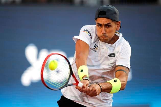 Tenis, Alejandro Tabilo vs Sebastian Baez El tenista Alejandro Tabilo de Chile regresa la bola de Sebastian Baez de Argentina por la ifinal del ATP, Tennis Herren 250 de Santiago 2024 en el Club San Carlos de Apoquindo en Santiago, Chile. 03 3 2024 Felipe Zanca Photosport Tennis, Alejandro Tabilo vs Sebastian Baez The tennis player Alejandro Tabilo of Chile return the ball of against of Sebastian Baez of Argentina in the match for the final ATP 250 Santiago 2024 at the Club San Carlos de Apoquindo in Santiago, Chile. 03 3 2024 Felipe Zanca Photosport Alejandro Tabilo vs Sebastian Baez, ATP 250 Santiago 2024