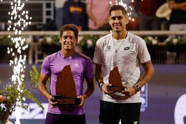 Sport Themen der Woche KW09 Sport Bilder des Tages Tenis, Alejandro Tabilo vs Sebastian Baez El tenista Sebastian Baez de Argentina levanta el trofeo en la ifinal del ATP, Tennis Herren 250 de Santiago 2024 en el Club San Carlos de Apoquindo en Santiago, Chile. 03 3 2024 Felipe Zanca Photosport Tennis, Alejandro Tabilo vs Sebastian Baez The tennis player Sebastian Baez of Argentina up the cup in the match for the final ATP 250 Santiago 2024 at the Club San Carlos de Apoquindo in Santiago, Chile. 03 3 2024 Felipe Zanca Photosport Alejandro Tabilo vs Sebastian Baez, ATP 250 Santiago 2024
