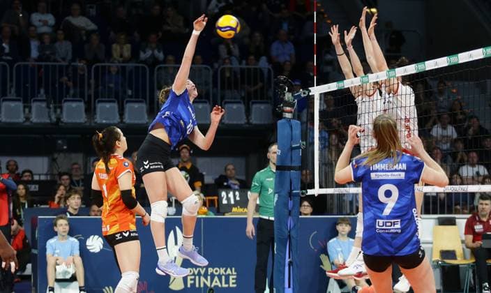 Mannheim , DVV-Pokalfinale der Frauen , SC Potsdam vs. Allianz MTV Stuttgart , links: Jolien Knollema ( Stgt )