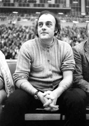Phönix Essen - VFL Gummersbach 28.01.1974 Trainer Vlado Stenzel (Essen) auf der Bank *** Phönix Essen VFL Gummersbach 28 01 1974 Coach Vlado Stenzel Essen on the bench HM
