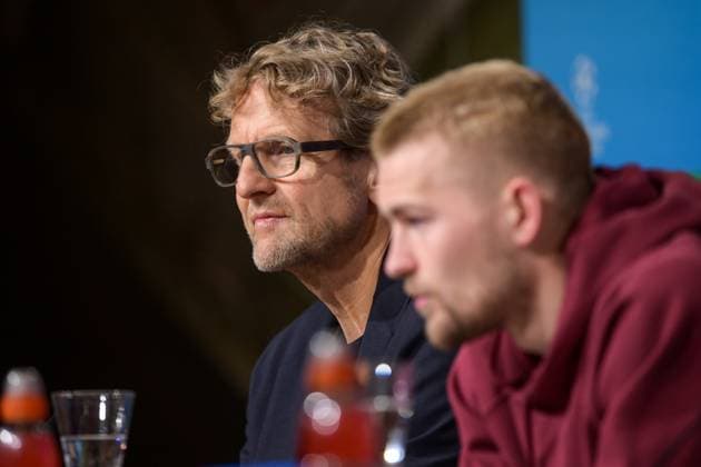 Fußball, UEFA Championsleague, 20240304, Pressekonferenz FC Bayern München - SS Lazio Rom. Im Bild Pressesprecher des FC Bayern München Dieter NICKLES im Vordergrund Matthijs DE LIGT (FC Bayern München, 4). München Allianz Arena Bayern Deutschland Copyright: Passion2Press MarkusxFischerx