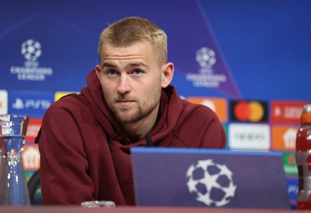 Sport Bilder des Tages München, Deutschland 04. März 2024: Fussball, Herren, Bundesliga, Saison 2023 2024, FC Bayern München, Pressekonferenz Hier im Bild Matthijs de Ligt (FC Bayern München) auf der Pressekonferenz