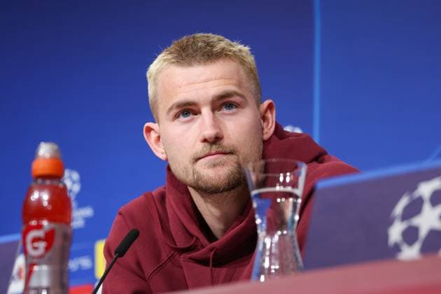 Matthijs de Ligt (FC Bayern Muenchen, 04) bei der Pressekonferenz, Internationale Pressekonferenz. FC Bayern Muenchen, Fussball, UEFA Champions League, Achtelfinale Rueckspiel, Saison 23 24, 04.03.2024 , Internationale Pressekonferenz. FC Bayern Muenchen, Fussball, UEFA Champions League, Achtelfinale Rueckspiel, Saison 23 24, 04.03.2024 Muenchen Copyright: xEibner-Pressefoto JennixMaulx EP_JML
