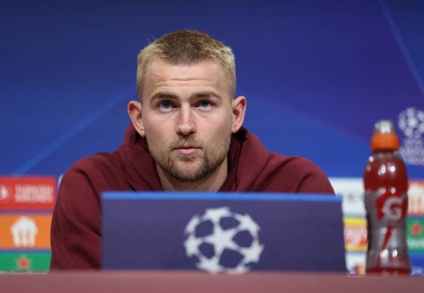 München, Deutschland 04. März 2024: Fussball, Herren, Bundesliga, Saison 2023 2024, FC Bayern München, Pressekonferenz Hier im Bild Matthijs de Ligt (FC Bayern München) auf der Pressekonferenz