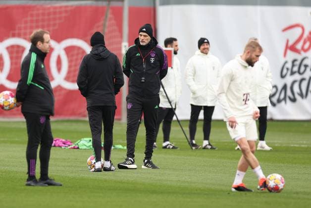 Chef-Trainer Thomas Tuchel (FC Bayern Muenchen) beobachtet das Abschlusstraining, Abschlusstraining, FC Bayern Muenchen, Champions League, Fussball, Achtelfinale, Rueckspiel, 04.03.2024 Muenchen Bayern Deutschland