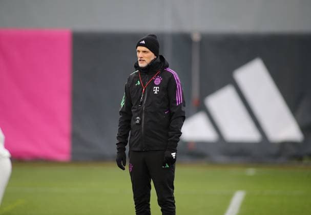 München, Deutschland 04. März 2024: Fussball, Herren, Saison 2023 2024, FC Bayern München, Säbener Strasse, Trainingsgelände, Abschlusstraining, Champions League Thomas Tuchel, Trainer (FC Bayern München) stehend auf dem Trainingsplatz