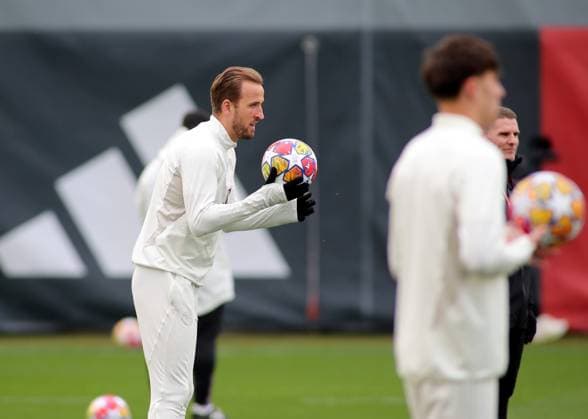München, Deutschland 04. März 2024: Fussball, Herren, Saison 2023 2024, FC Bayern München, Säbener Strasse, Trainingsgelände, Abschlusstraining, Champions League Harry Kane (FC Bayern München) fängt einen Ball