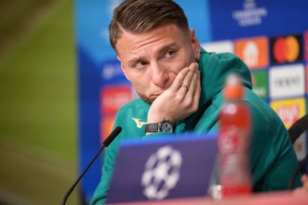 Fußball, UEFA Championsleague, 20240304, Pressekonferenz FC Bayern München - SS Lazio Rom. Im Bild Ciro IMMOBILE (SS Lazio Rom, 17) hört dem Trainer zu. München Allianz Arena Bayern Deutschland Copyright: Passion2Press MarkusxFischerx