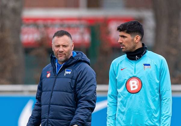 Fussball, Herren, Saison 2023 2024, 1. Bundesliga, Hertha BSC, Training, v. l. Trainer Pal Dardai (Hertha BSC), Andreas Bouchalakis (Hertha BSC), 05.03. 2024,