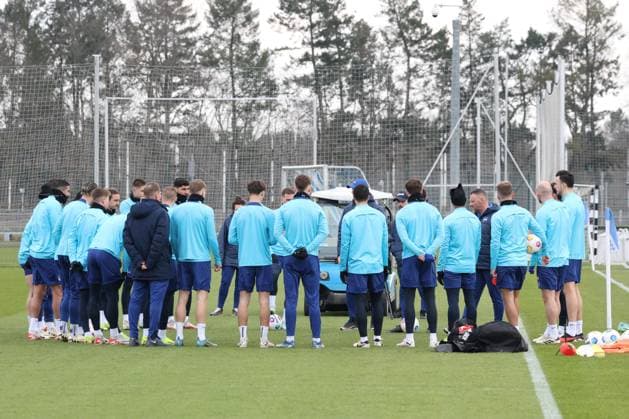 DEU, DFL, 2. FBL Hertha BSC, Training, 05.03.2024, Sportforum, Berlin, DEU, DFL, 2. FBL Hertha BSC, Training, im Bild Hertha-Spielerkreis, Cheftrainer Pal Dardai (Hertha BSC Berlin) DFL - regulations prohibit any use of Photographs as image sequences and or quasi-video Foto: Juergen Engler nordphoto GmbH