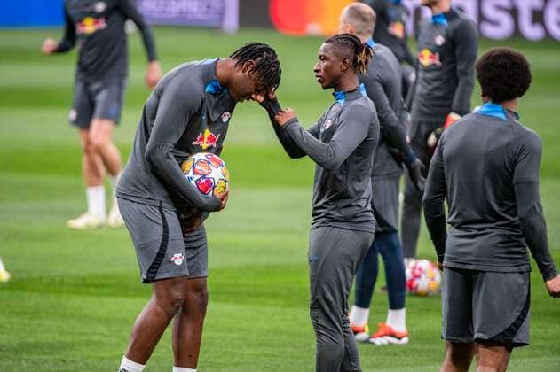 Uefa Champions League 2024: RB Leipzig press conference, PK, Pressekonferenz before match against Real Madrid Chadaille Bitshiabu (L) and Amadou Haidara (R) of RB Leipzig seen during the training session the day before the second leg of the round of 16 football match of Champions League against Real Madrid at Santiago Bernabeu stadium in Madrid. Madrid Estadio Santiago Bernabeu Madrid Spain Copyright: xAlbertoxGardinx AGardin_20240305_football_Champions_League_Leipzig_Press_Conference7