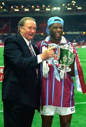 Atkinsons Celebrate Aston Villa manager Ron Atkinson and first goalscorer Dalian Atkinson celebrate with the Football League Cup after beating Manchester United, ManU 3-1 in the final at Wembley Stadium, Credit:Photoshot Avalon  Copyright: xPhotoshotx xAvalonx 0532765914