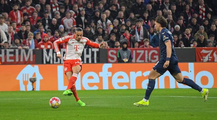 05.03.2024, xemx, Fussball UEFA Champions League 1 8 Finale, FC Bayern Muenchen - Lazio Rom emspor, v.l. Leroy Sane (FC Bayern Muenchen) mit Torschuss (DFL DFB REGULATIONS PROHIBIT ANY USE OF PHOTOGRAPHS as IMAGE SEQUENCES and or QUASI-VIDEO) Muenchen