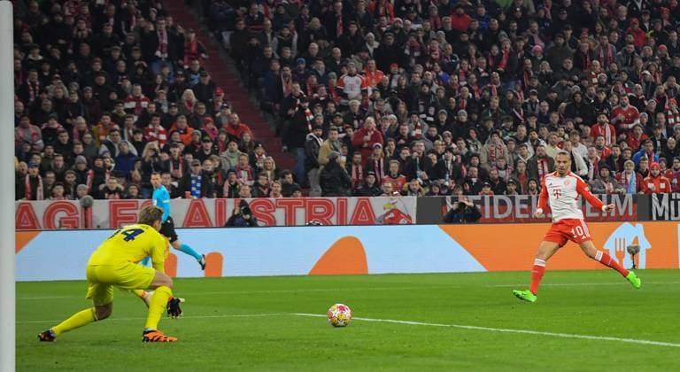 05.03.2024, xemx, Fussball UEFA Champions League 1 8 Finale, FC Bayern Muenchen - Lazio Rom emspor, v.l. Ivan Provedel (Lazio Rom), Leroy Sane (FC Bayern Muenchen) mit Torschuss (DFL DFB REGULATIONS PROHIBIT ANY USE OF PHOTOGRAPHS as IMAGE SEQUENCES and or QUASI-VIDEO) Muenchen