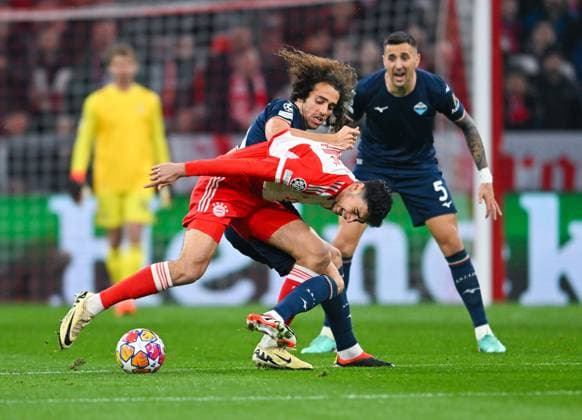 Germany, Muenchen, 05.03.2024, Allianz Arena, FC Bayern Muenchen vs SS Lazio - UEFA Champions League 2023 24 - Round of 16 Second Leg, Aleksandar Pavlovic (Bayern Muenchen) und Matteo Guendouzi (SS Lazio) battle for the ball Munich Allianz Arena Bavaria Germany
