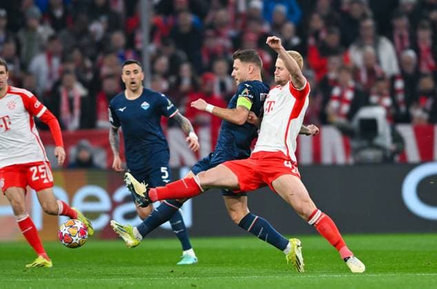 Germany, Muenchen, 05.03.2024, Allianz Arena, FC Bayern Muenchen vs SS Lazio - UEFA Champions League 2023 24 - Round of 16 Second Leg, Luis Alberto (SS Lazio) und Matthijs de Ligt (Bayern Muenchen) battle for the ball Munich Allianz Arena Bavaria Germany