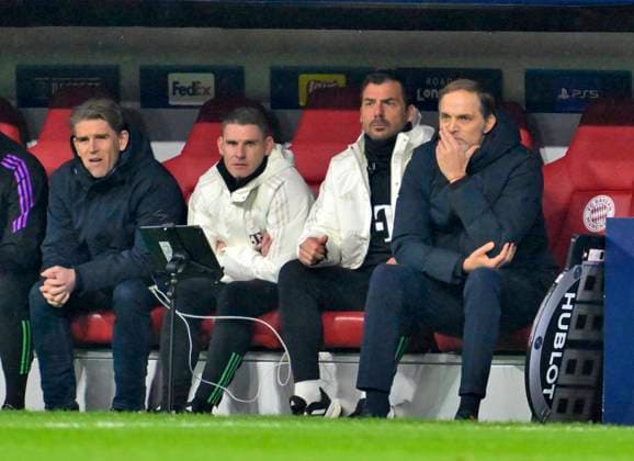 05.03.2024, Fussball UEFA Championsleague 2023 2024: Achtelfinale, FC Bayern München - Lazio Rom, in der Allianz-Arena München. v.l. Sportdirektor Christoph Freund (Bayern München), Co Trainer (Bayern München) ,, Co-Trainer Zsolt Löw (FC Bayern München) und Trainer Thomas Tuchel (FC Bayern München) machen lange Gesichter
