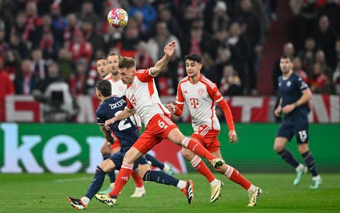 Zweikampf, Aktion Mattia Zaccagni Lazio Rom (20) gegen Joshua Kimmich FC Bayern Muenchen FCB (06) FC Bayern Muenchen FCB vs Lazio Rom Achtelfinale Rueckspiel 05.03.2024 DFL REGULATIONS PROHIBIT ANY USE OF PHOTOGRAPHS AS IMAGE SEQUENCES AND OR QUASI-VIDEO FC Bayern Muenchen FCB vs Lazio Rom