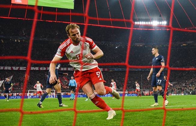 05.03.2024, xemx, Fussball UEFA Champions League 1 8 Finale, FC Bayern Muenchen - Lazio Rom emspor, v.l. Harry Kane (FC Bayern Muenchen) Jubel, Torjubel, celebrate the goal, jubelt ueber das Tor zum 1:0 (DFL DFB REGULATIONS PROHIBIT ANY USE OF PHOTOGRAPHS as IMAGE SEQUENCES and or QUASI-VIDEO) Muenchen