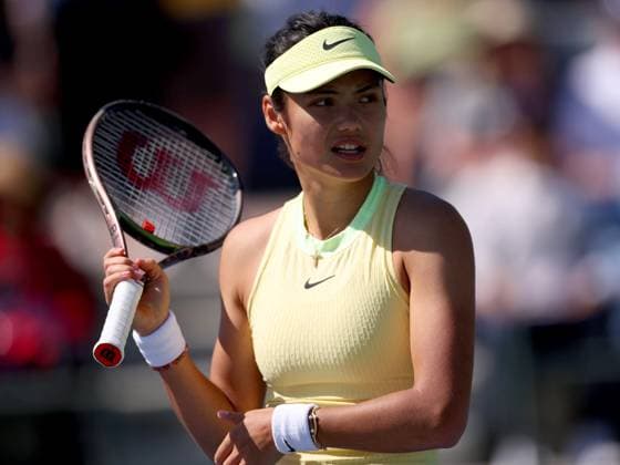 Emma Raducanu of GBR feels her forearm during practice BNP Paribas Open, Tennis, Qualifying, Indian Wells Tennis Garden, California, USA - 05 Mar 2024  Copyright: xEllaxLing Shutterstockx 14374801ah