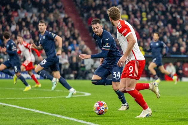 Mario Gila 34 (S.S. Lazio Rom), Harry Kane 9 (FC Bayern Muenchen), FC Bayern Muenchen vs. Lazio Rom, Fussball, UEFA Champions League Achtelfinale Rueckspiel, 05.03.2024 DFB regulations prohibit any use of photographs as image sequences and or quasi-video Muenchen Bayern Deutschland