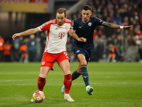 05.03.2024, Champions League, FC Bayern Muenchen vs Lazio Rom, Allianz Arena Muenchen, im Bild: Harry Kane (FC Bayern Muenchen) vs Matias Vecino (Lazio Rom)