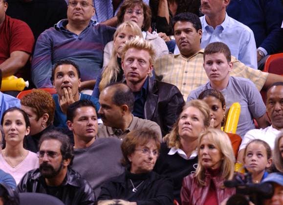 KNICKS VS HEAT GAME BORIS BECKER AT THE KNICKS BASKETBALL GAME AGAINST THE MIAMI HEAT. AMERICAN AIRLINES ARENA. MIAMI. 27 DECEMBER 2003. PICTURES BORIS BECKER, Credit:Larry Marano Avalon  Copyright: xLarryxMaranox xAvalonx 0537308909