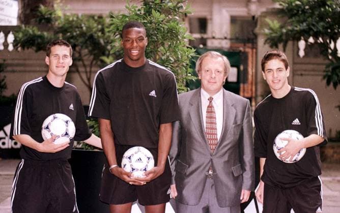 THE LAUNCH TODAY OF THE ADIDAS 5 YEAR GRASSROOTS PARTNERSHIP, A FOOTBALL INITIATIVE WITH F.F.E. AND V.T.S. AT THE LANGHAM HILTON HOTEL, LONDON, BRITAIN - 03 SEPT 1998 (L-R) PAUL MURRAY OF QPR, GRIFTEN NOEL-WILLIAMS OF WATFORD, GORDON TAYLOR PRESIDENT OF THE FIFPRO AND JOE COLE AGED 16 OF WESTHAM UNITED THE LAUNCH TODAY OF THE ADIDAS 5 YEAR GRASSROOTS PARTNERSHIP, A FOOTBALL INITIATIVE WITH F.F.E. AND V.T.S. AT THE LANGHAM HILTON HOTEL, LONDON, BRITAIN - 03 SEPT 1998, Credit:PNS Avalon  Copyright: xPNSx xAvalonx 0688892540
