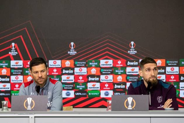 Bayer 04 Leverkusen Pressekonferenz; 06.03.2024 Xabi Alonso (Trainer Bayer 04 Leverkusen), Robert Andrich (Bayer 04 Leverkusen, 8) Bayer 04 Leverkusen Pressekonferenz; 06.03.2024 Copyright: xBEAUTIFULxSPORTS Buriakovx