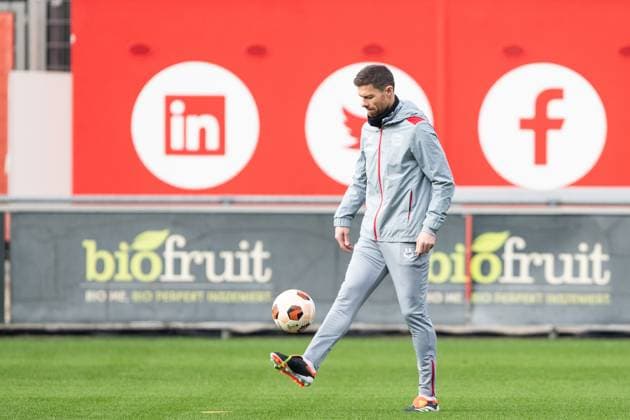 Bayer 04 Leverkusen; Training ; 06.03.2024 Xabi Alonso (Trainer Bayer 04 Leverkusen) mit dem Ball Bayer 04 Leverkusen; Training ; 06.03.2024 Copyright: xBEAUTIFULxSPORTS Buriakovx