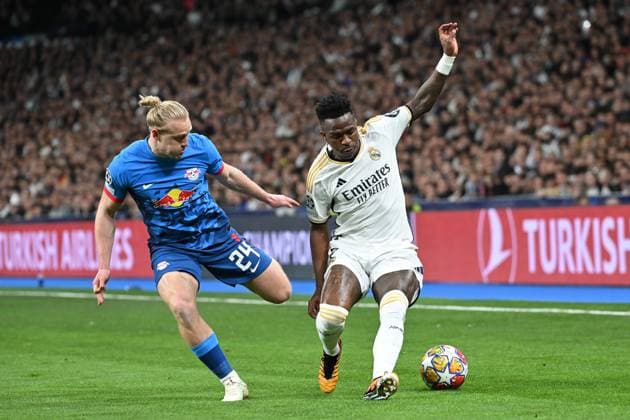 Madrid, Estadio Santiago Bernabeu, 06.03.24, GER, Herren, UEFA Champions League, Saison 2023-2024, Achtelfinale, Real Madrid CF - RB Leipzig Bild: v.li. im Zweikampf Xaver SCHLAGER (Leipzig) und VINICIUS JUNIOR (Real Madrid) Only for editorial use! UEFA regulations prohibit any use of photographs as image sequences and or quasi-video. Spanien